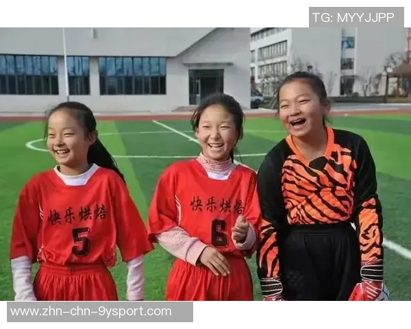 小学足球活动组记录与成长历程分享促进学生全面发展与团队合作精神培养